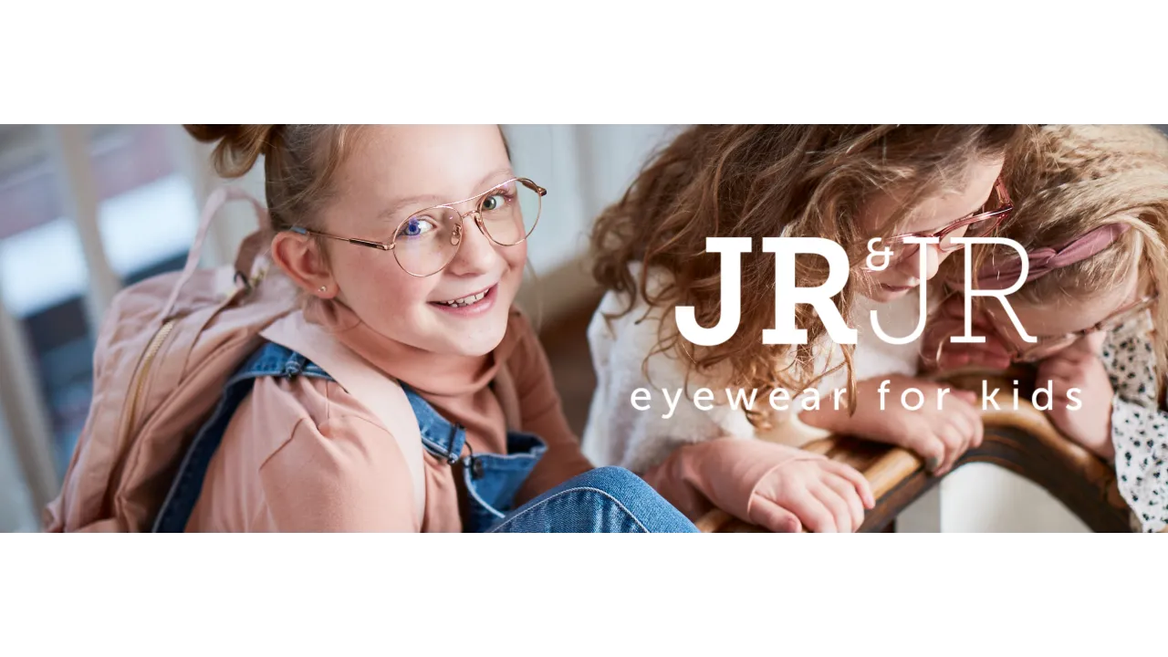 Drie kinderen dragen stijlvolle Junior brillen met helderzicht lenzen in Amsterdam