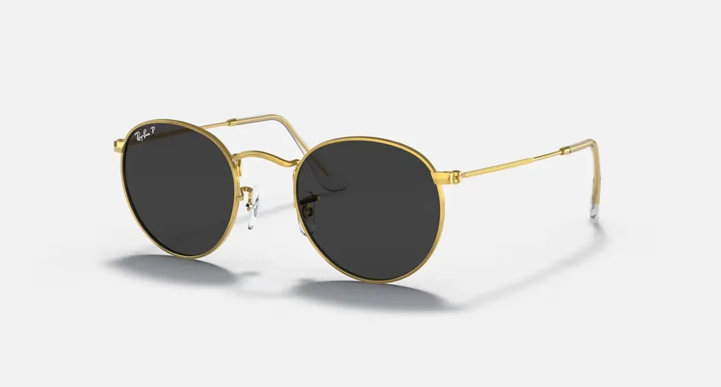 Een klassieke ronde Ray-Ban bril met een goudkleurig montuur op een witte achtergrond uit de collectie van Teeling Optiek.